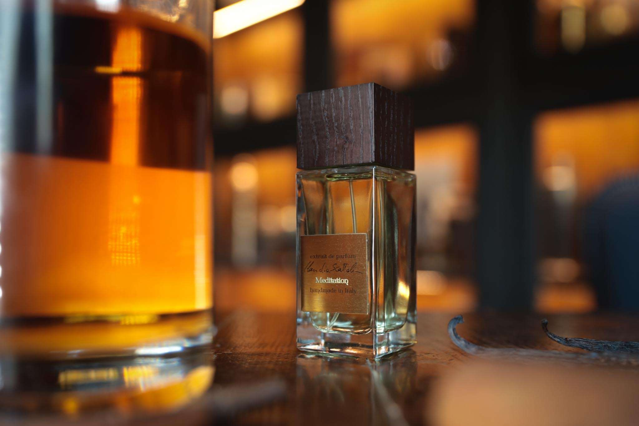 Oud and Artisanal Craftsmanship: Handcrafted Men’s Fragrances