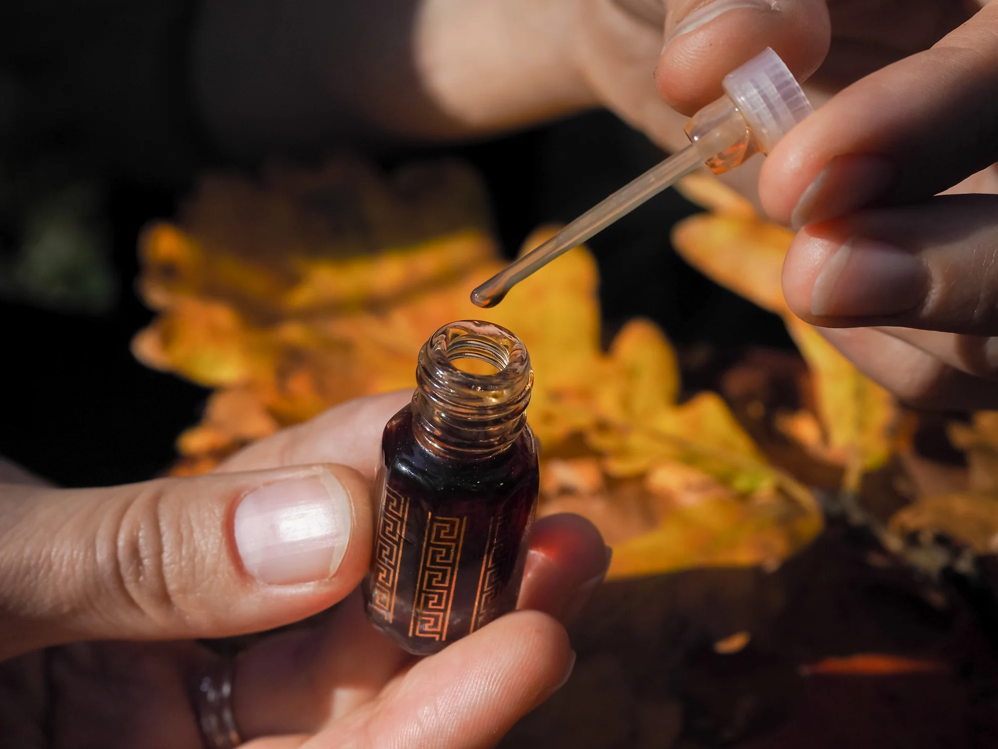 Artisanal Craftsmanship Unveiled: Crafting Exquisite Arabian Perfume Oils by Hand